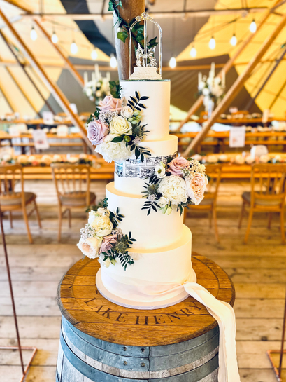 Disney Fault Line Wedding Cake.png